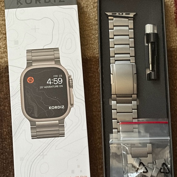 Silver Smartwatch - Picture 2 of 3